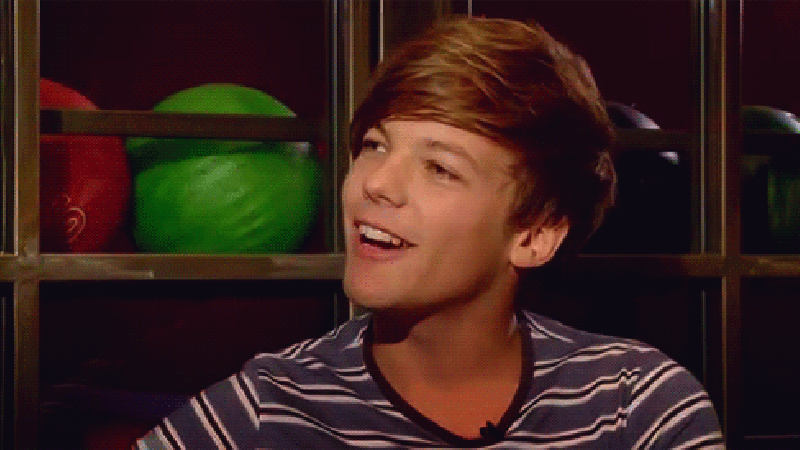 22 GIFs of Louis Tomlinson Reacting to Being the Oldest Member of 1D - J-14