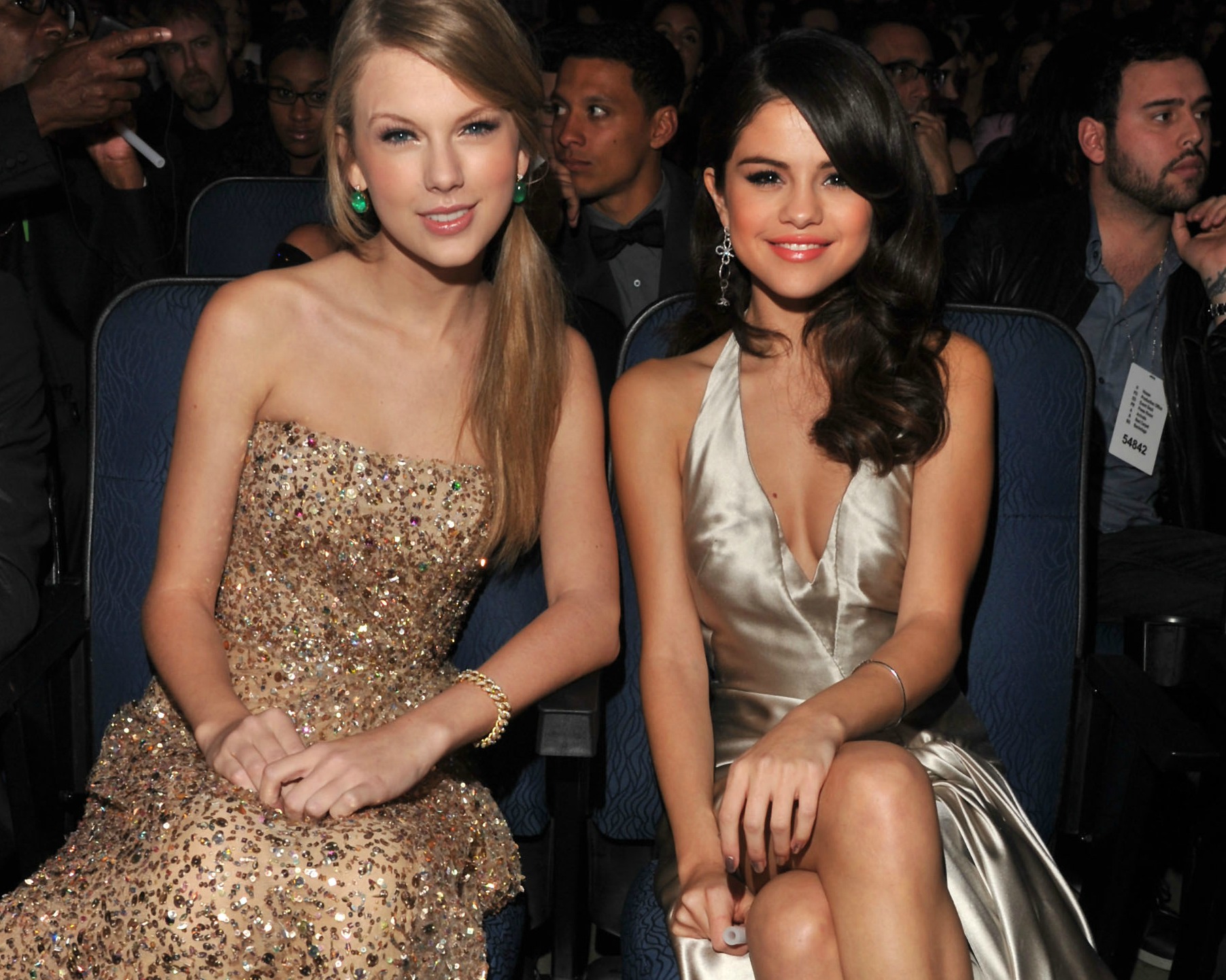 Did Taylor Swift Call A Truce With Selena Gomez J 14