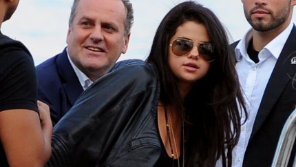Selena gomez paparazzi
