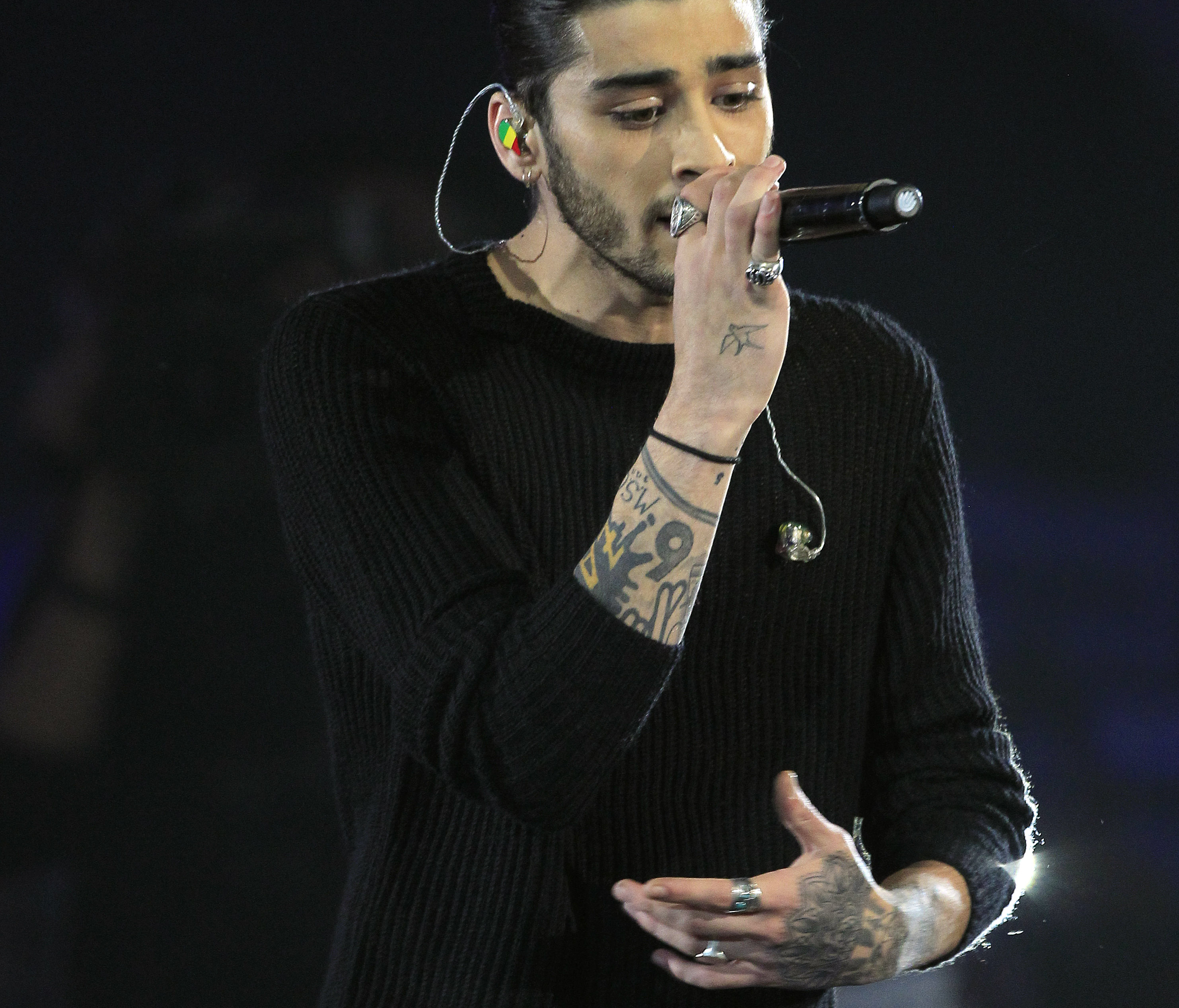 Zayn Malik Leaves in the Middle of One Direction's Concert in Perth