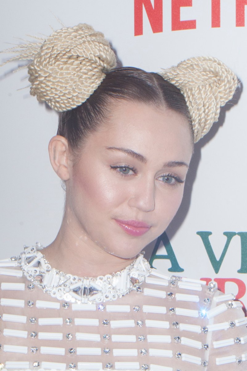 Miley cyrus glitter eyebrows