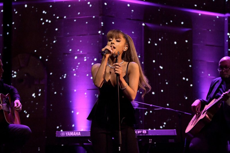 Ariana grande fandoms support