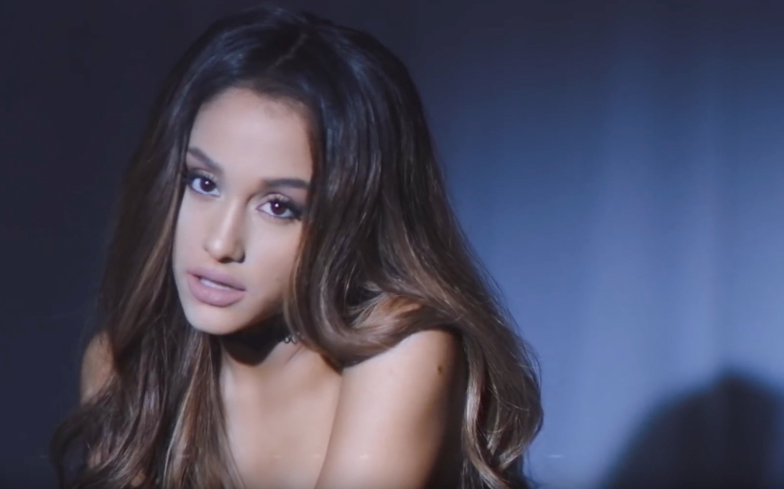 Ariana Grande Hair Down See The Singer Without Her Ponytail