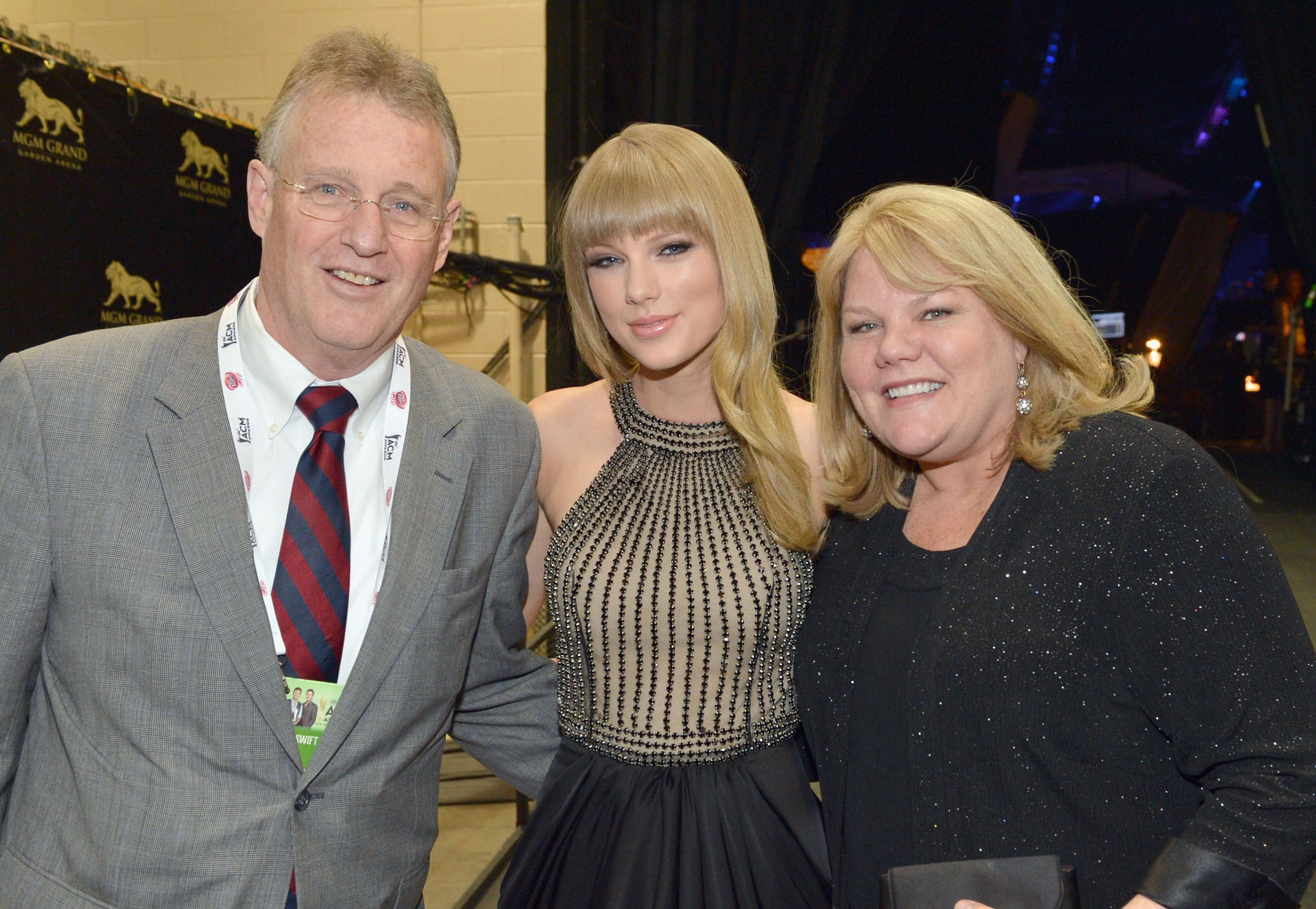 Taylor Swift Opens Up About Her Parents' Battles With Cancer | J-14
