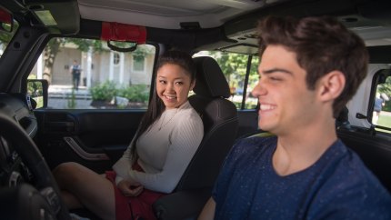 lana-condor-noah-centineo-behind-the-scenes-to-all-the-boys