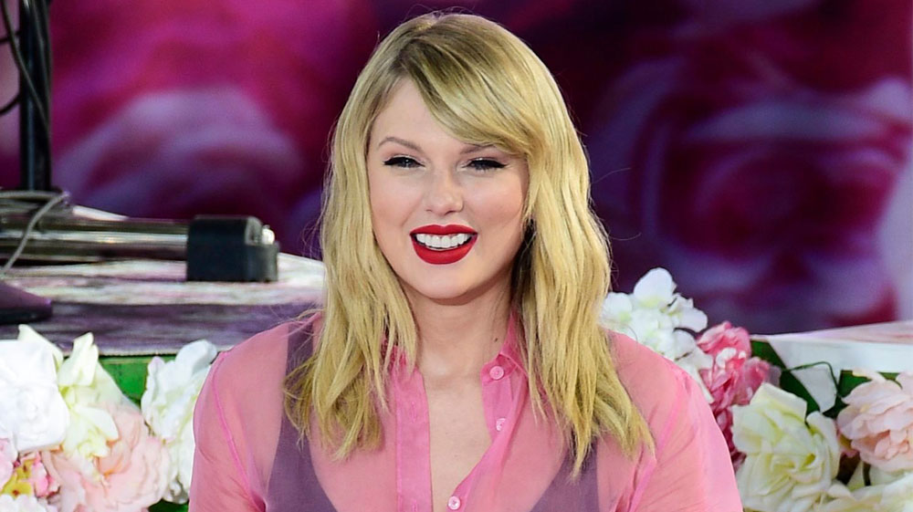 Taylor Swift Good Morning America Surprises Fans With Pizza