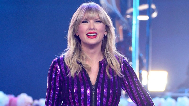 Taylor Swift sends fan money college