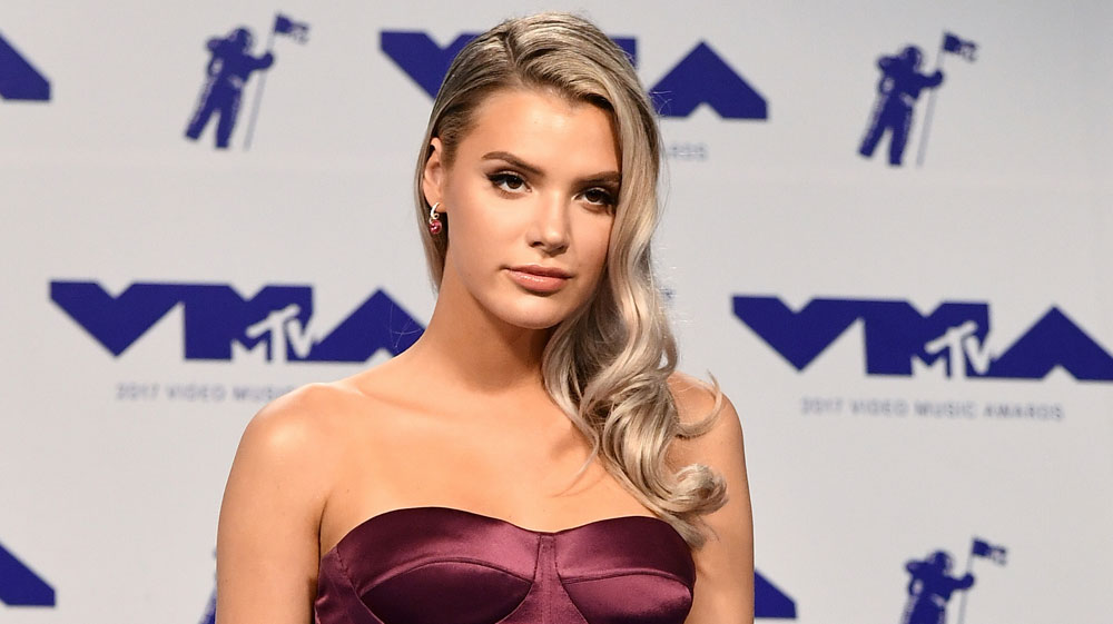 Alissa Violet Posts Nude Photo After Hacker Threatens To