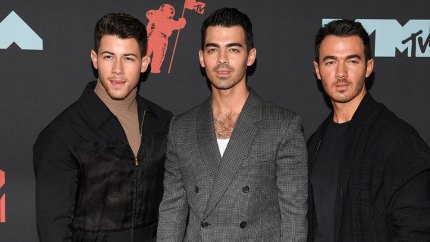 The Jonas Brothers To Release New Christmas Song