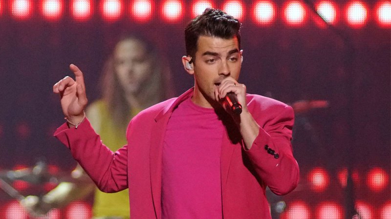 Joe Jonas Sings Taylor Swift's Lover