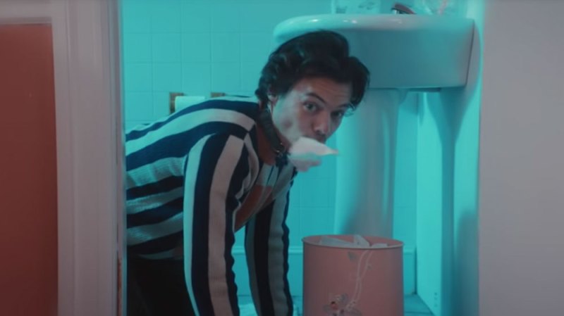'SNL' Actor Reveals Harry Styles Was More Than Happy To Eat Garbage During Skit: 'He Was So Game'
