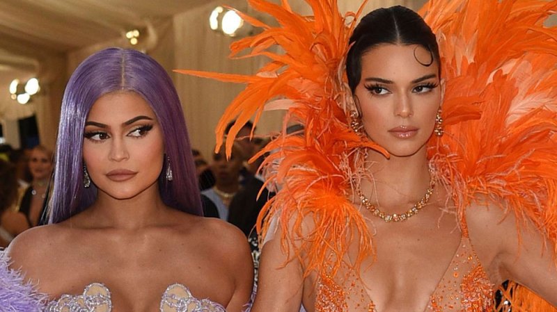 Kendall Jenner Announces Upcoming Makeup Collaboration With Kylie Jenner