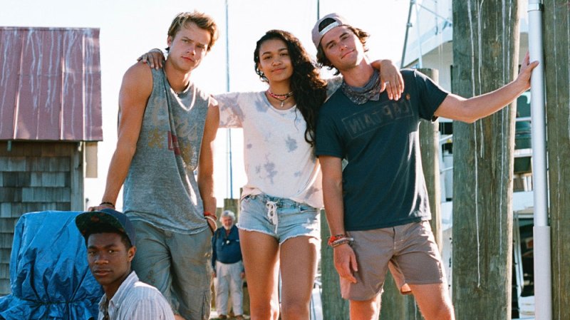 Here’s Why The Internet Is Obsessed With Netflix’s New Teen Drama ‘Outer Banks’