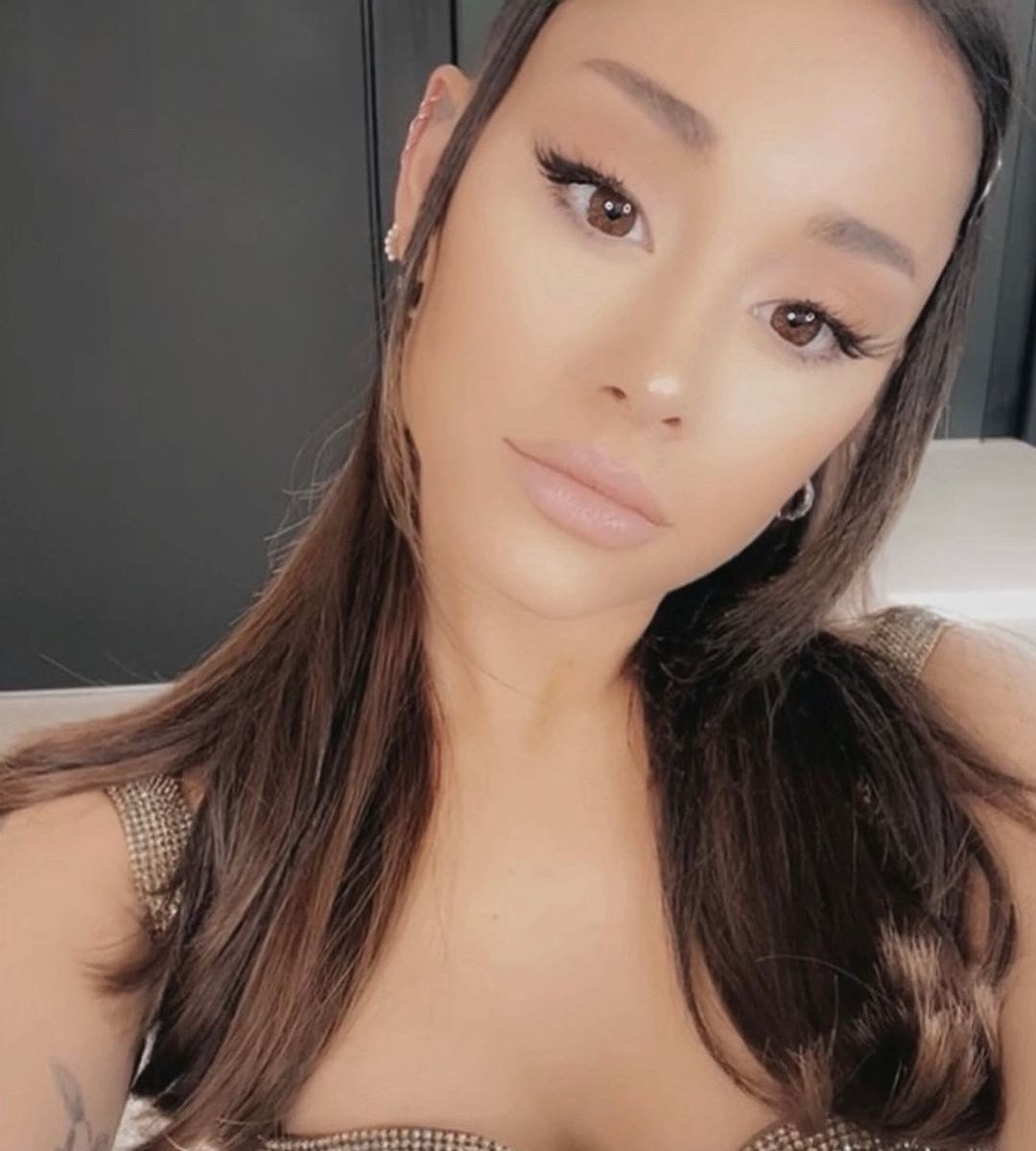 Ariana Grande Hair Down: See The Singer Without Her Ponytail