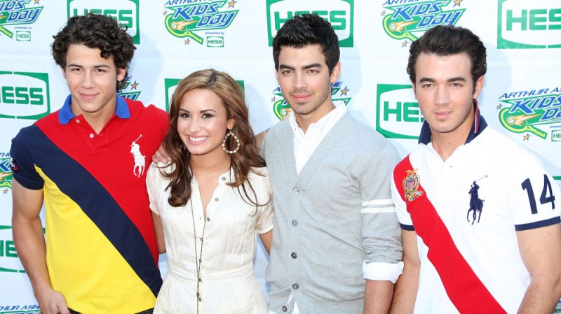 demi lovato seemingly shades jonas brothers in new leaked song