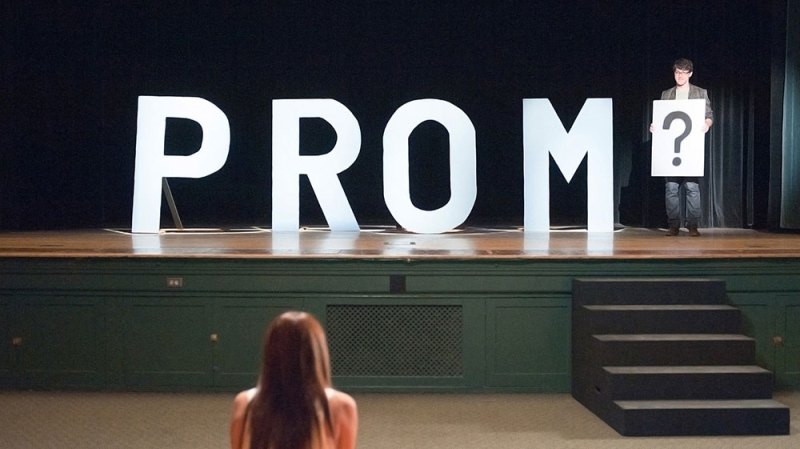 Here's How You Can Host A DIY Prom At Home Thanks To Facebook And Instagram