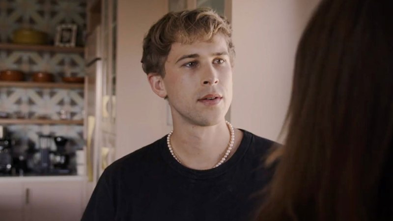 ’13 Reasons Why’ Alum Tommy Dorfman Is Starring In New Freeform Series ‘Love In The Time Of Corona’