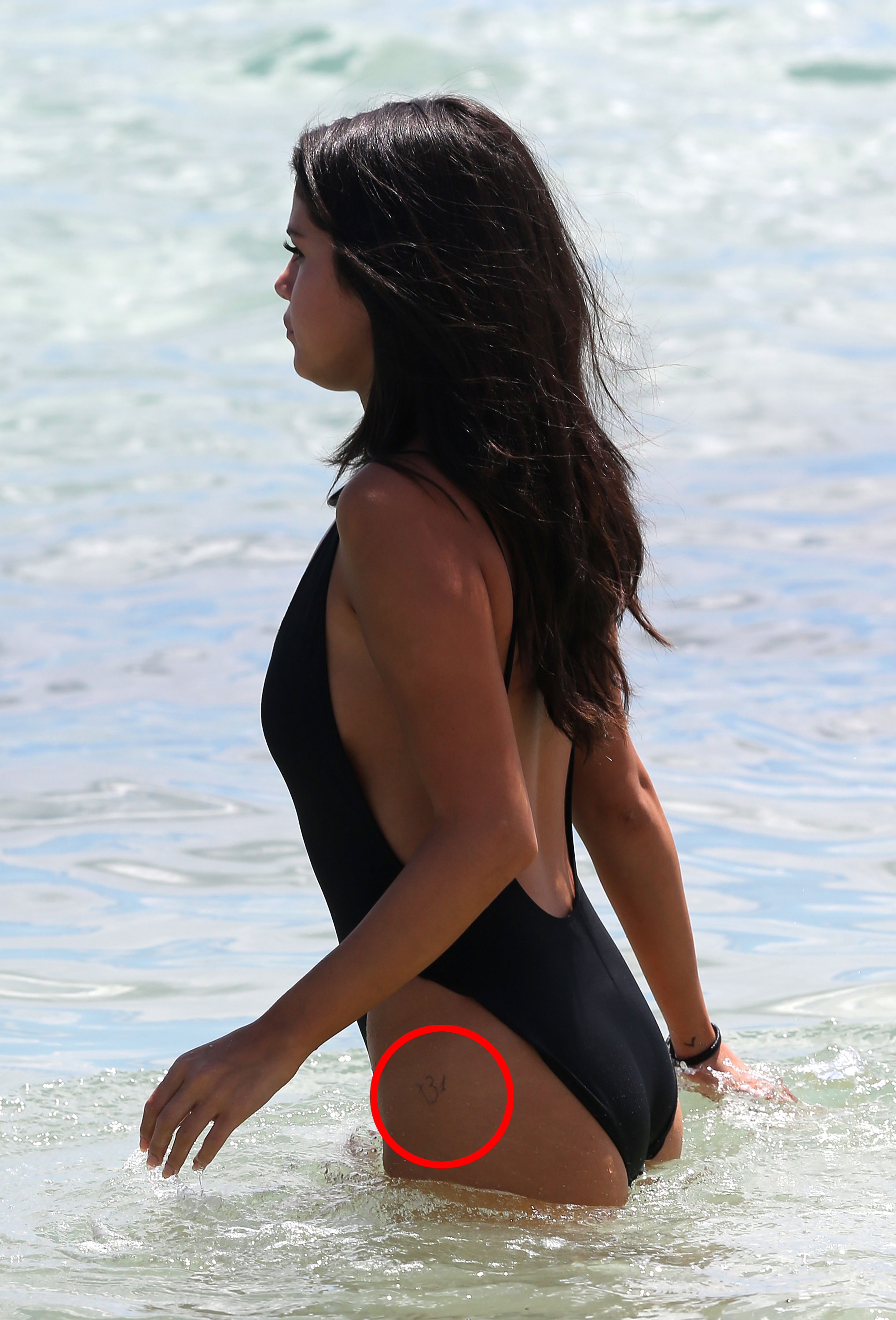 Selena Gomez debuts large upper back tattoo