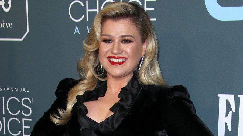 Kelly Clarkson Claps Back At Troll Who Claims Her Marriage ‘Didn’t Work’ Because She Has No Time