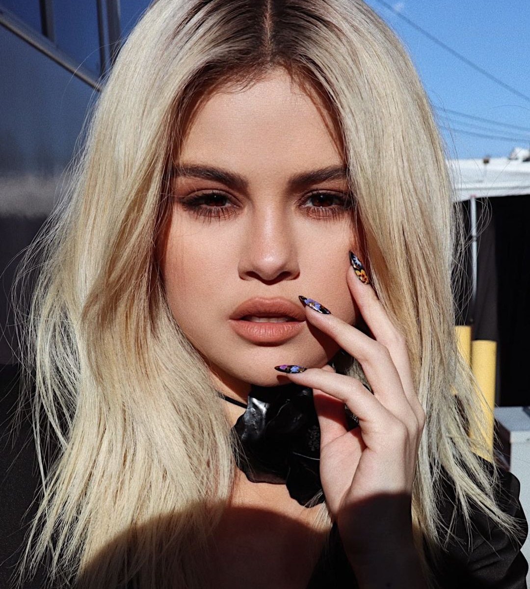 Selena Gomez's Blonde Hair: Photos of the Singer's Dramatic Look