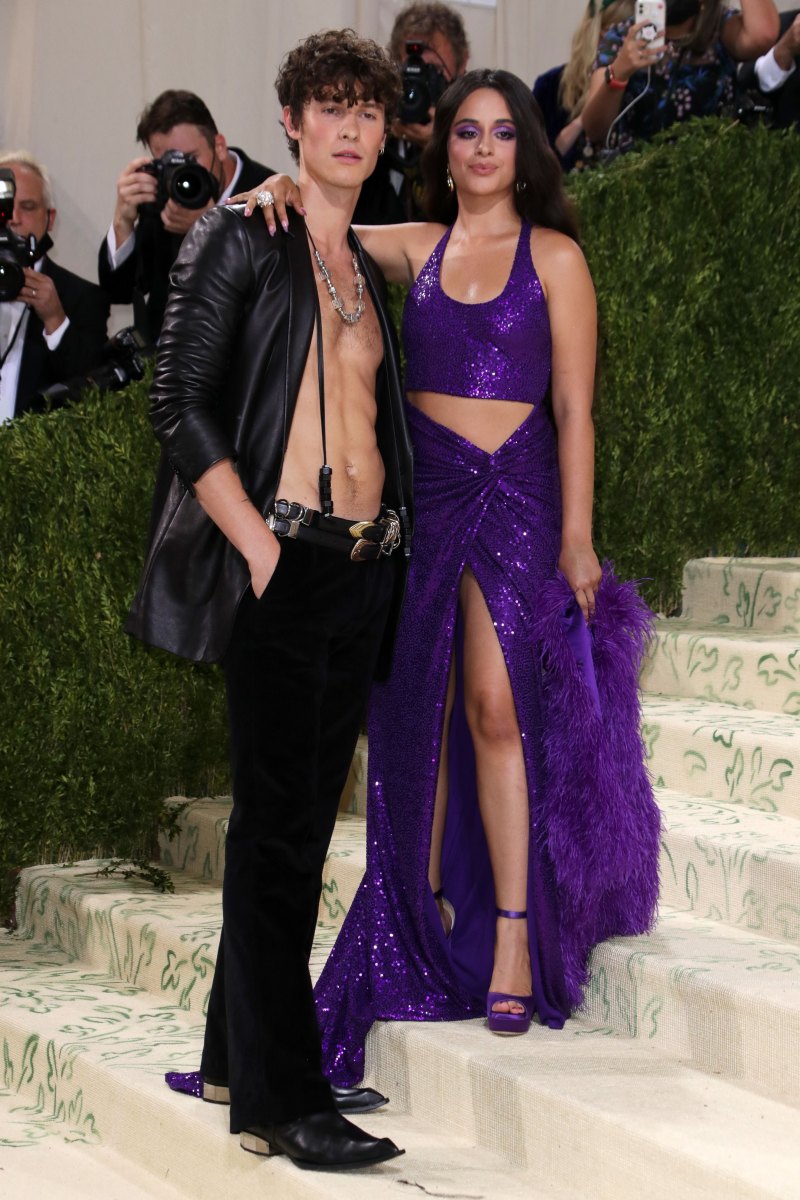 Sean Mendes and Camilla Cabello, 2021 Met Gala uses PDA: The rumor of the Romance of Sean and Haley is witnessed in 2017 that he was kissing at the MTV EMAS after party. Because of being reported, it began to swirl. After that, he walked with MET GALA's red carpet together in 2018. Despite the rumor of dating, Sean said, 