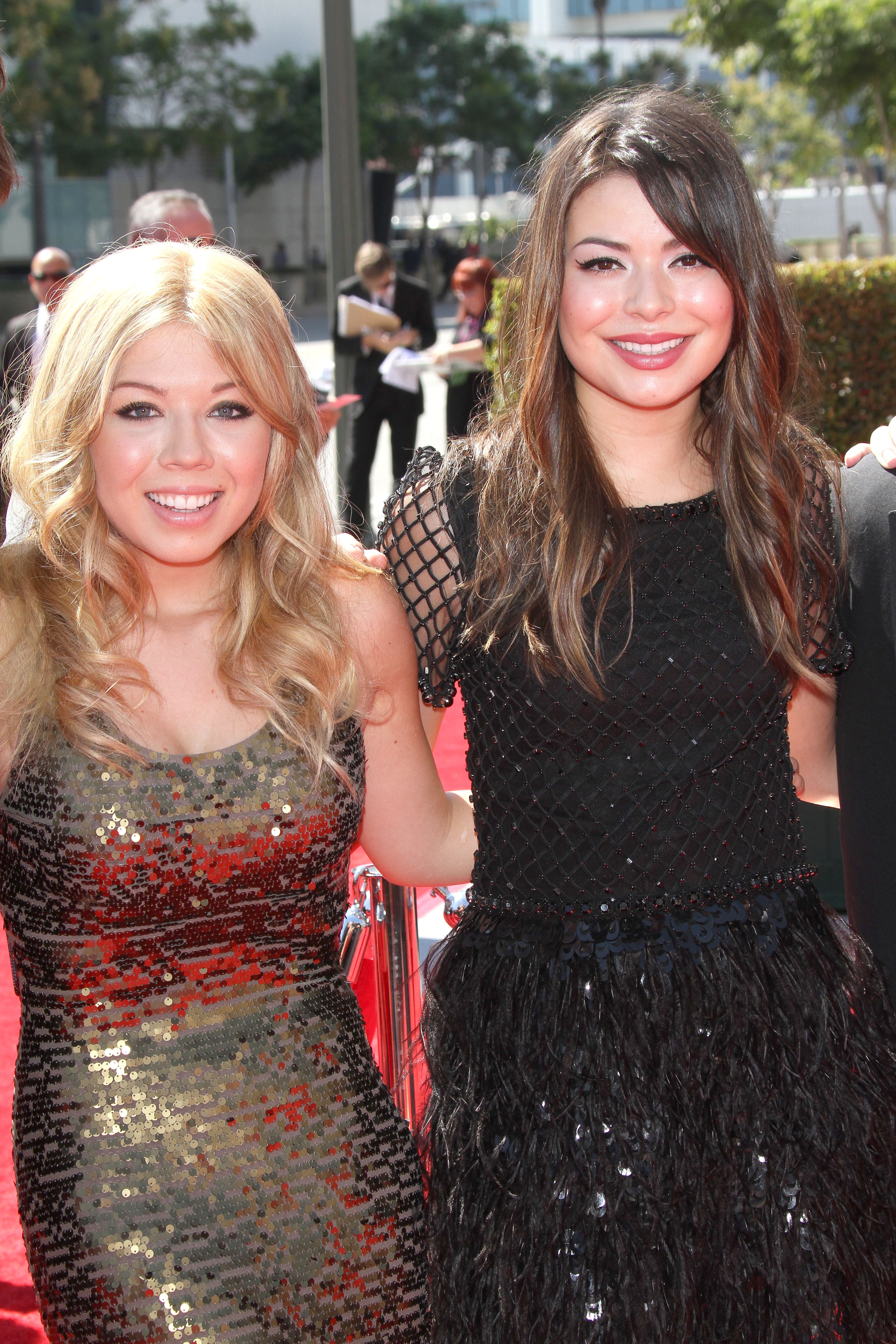How Miranda Cosgrove Supports 'iCarly' Costar Jennette McCurdy