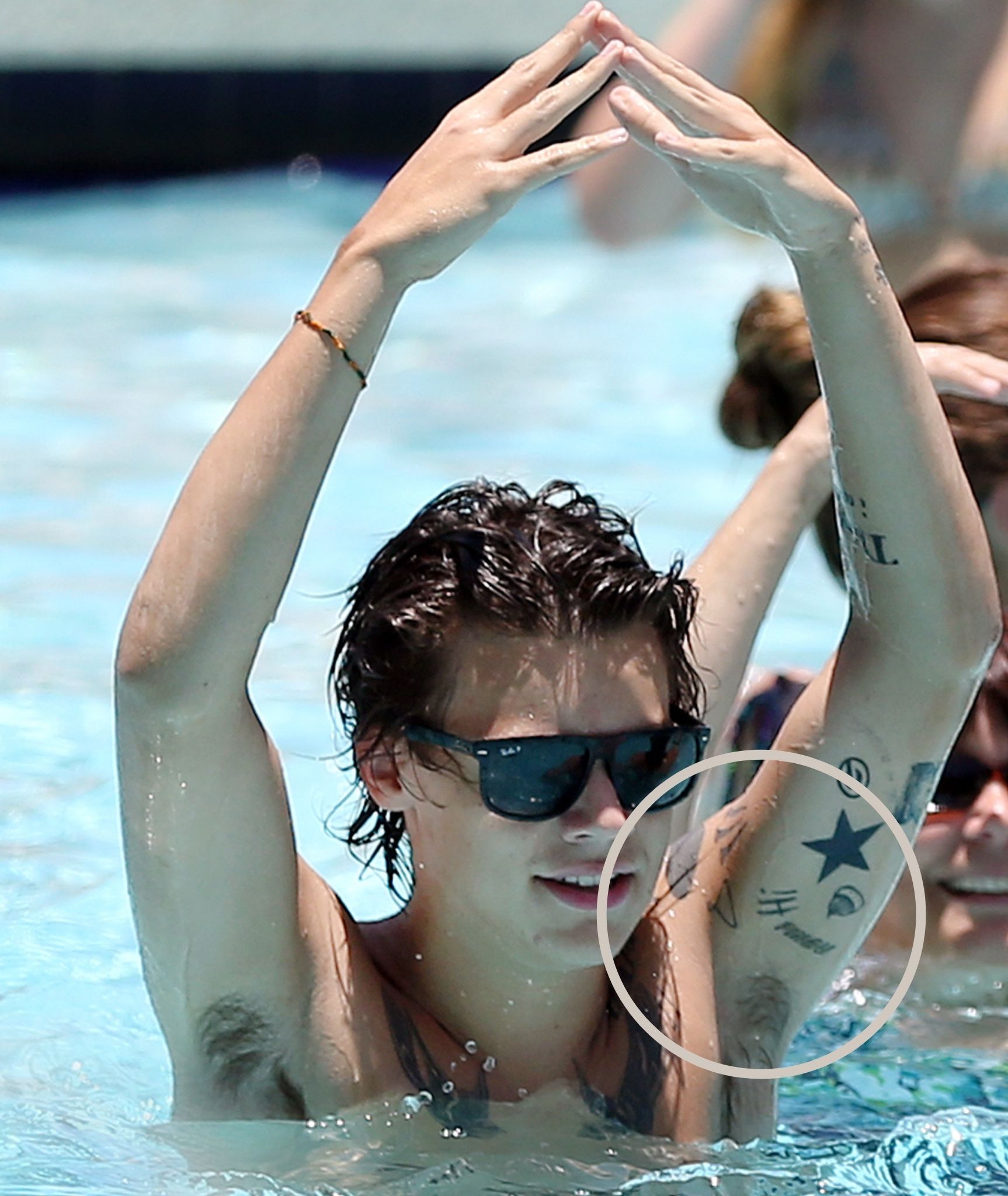 Harry Styles gets new ink after playing Tattoo Roulette with James Corden   ITV News