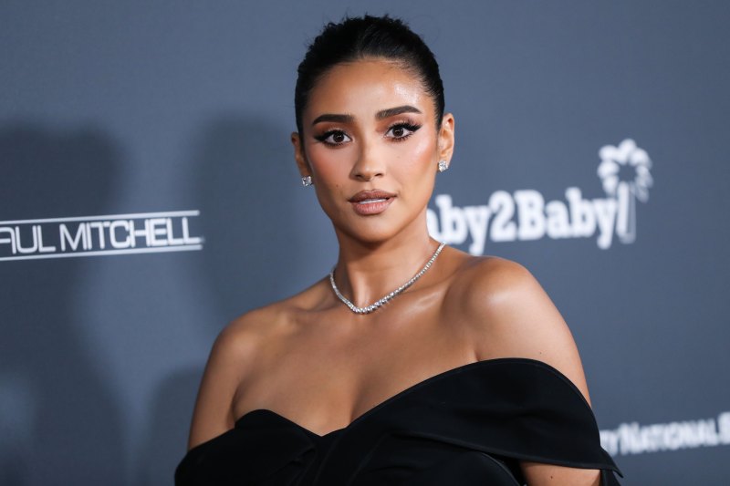 Pretty Little Momma! Shay Mitchell's Baby Bump Is Just as Fashionable as She Is: Photos