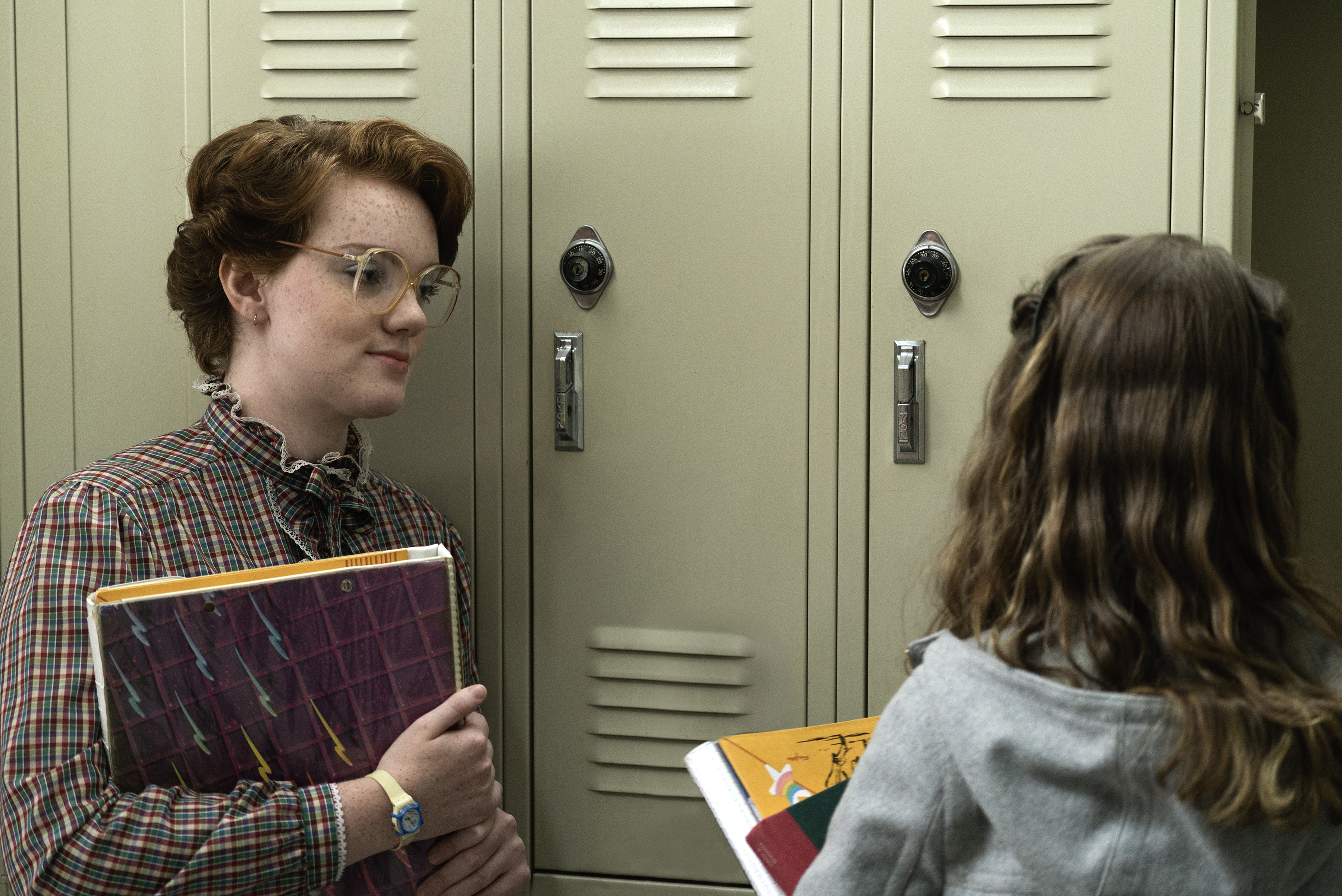 Did you spot these cute photos of Nancy and Barb from the show? : r/ StrangerThings