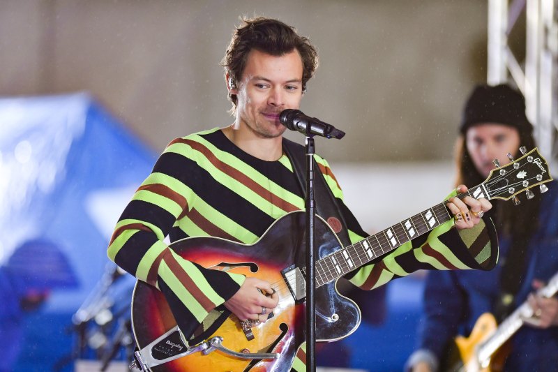 Harry Styles Shuts Down New York City for Performance in Skin-Tight Body Suit: Photos