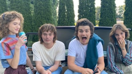 The Cutest Behind-the-Scenes Pictures of the 'Stranger Things' Cast