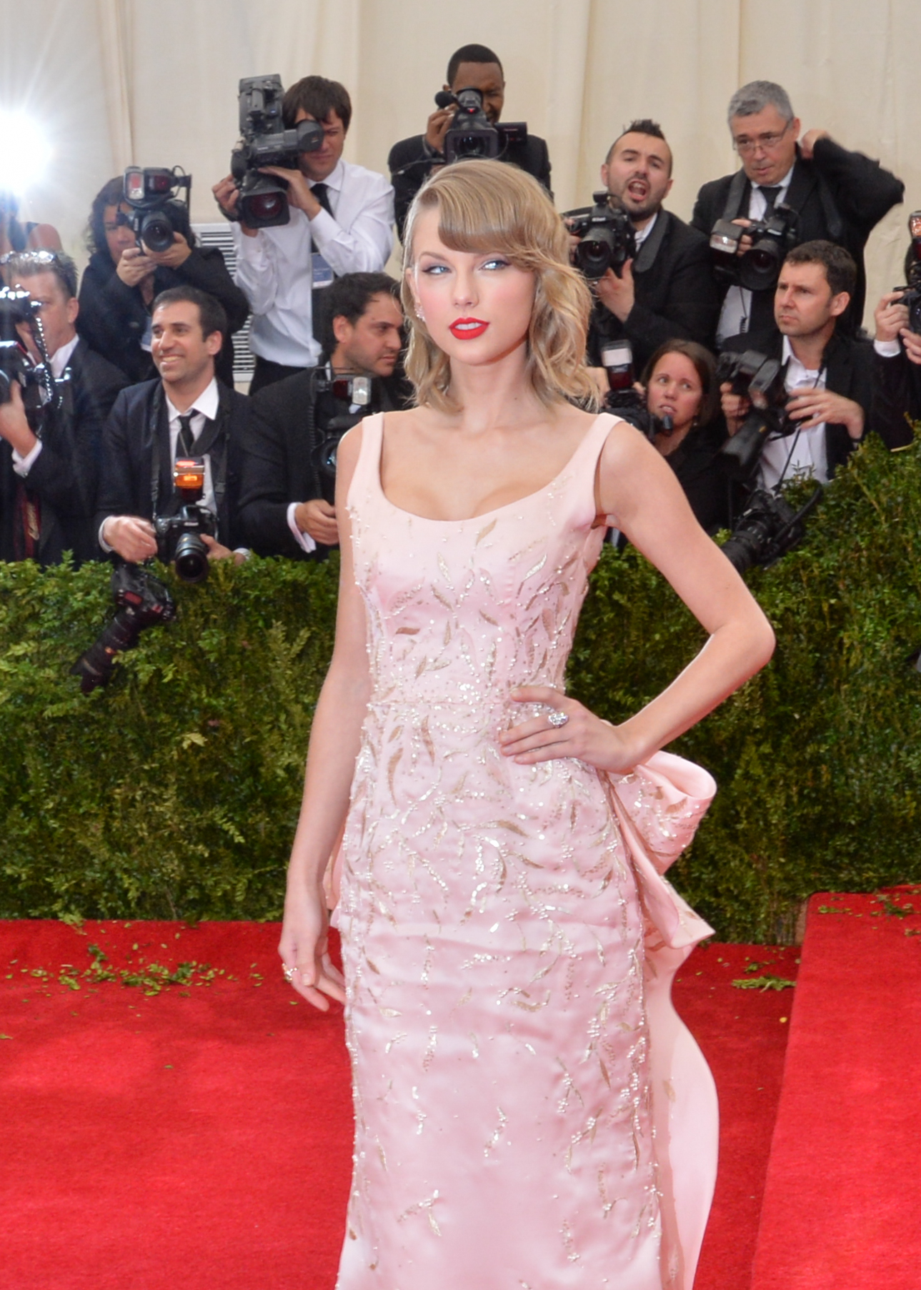 Taylor Swift's 30 best red carpet looks, in honor of her 30th birthday