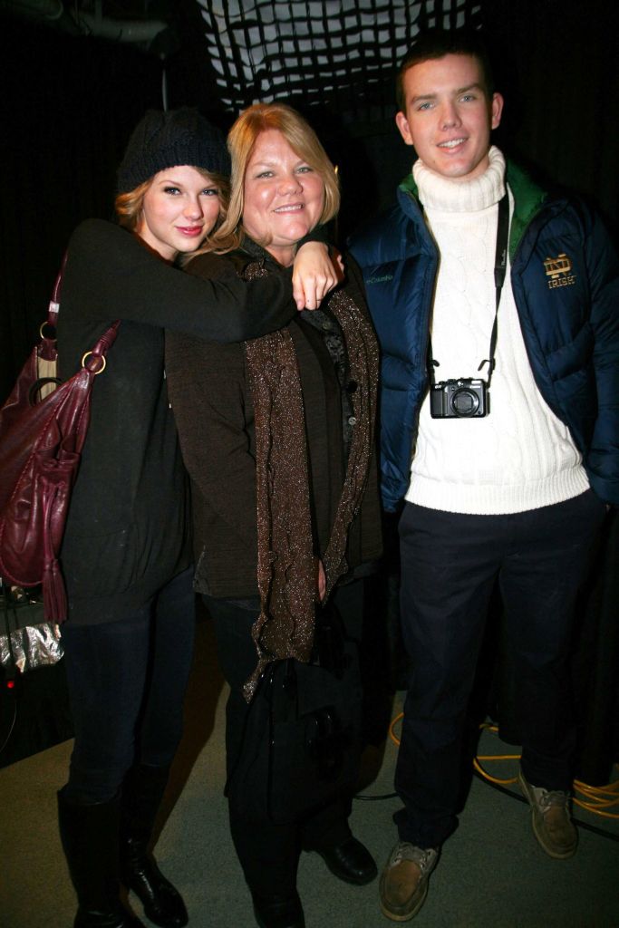 Taylor Swift's Family Is Famous Too! Meet Her Parents, Brother, Grandma